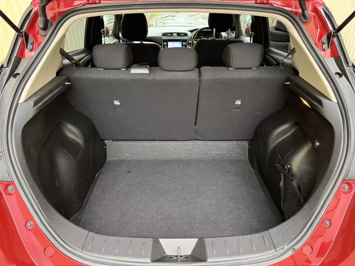 2019 Nissan Leaf thumbnail