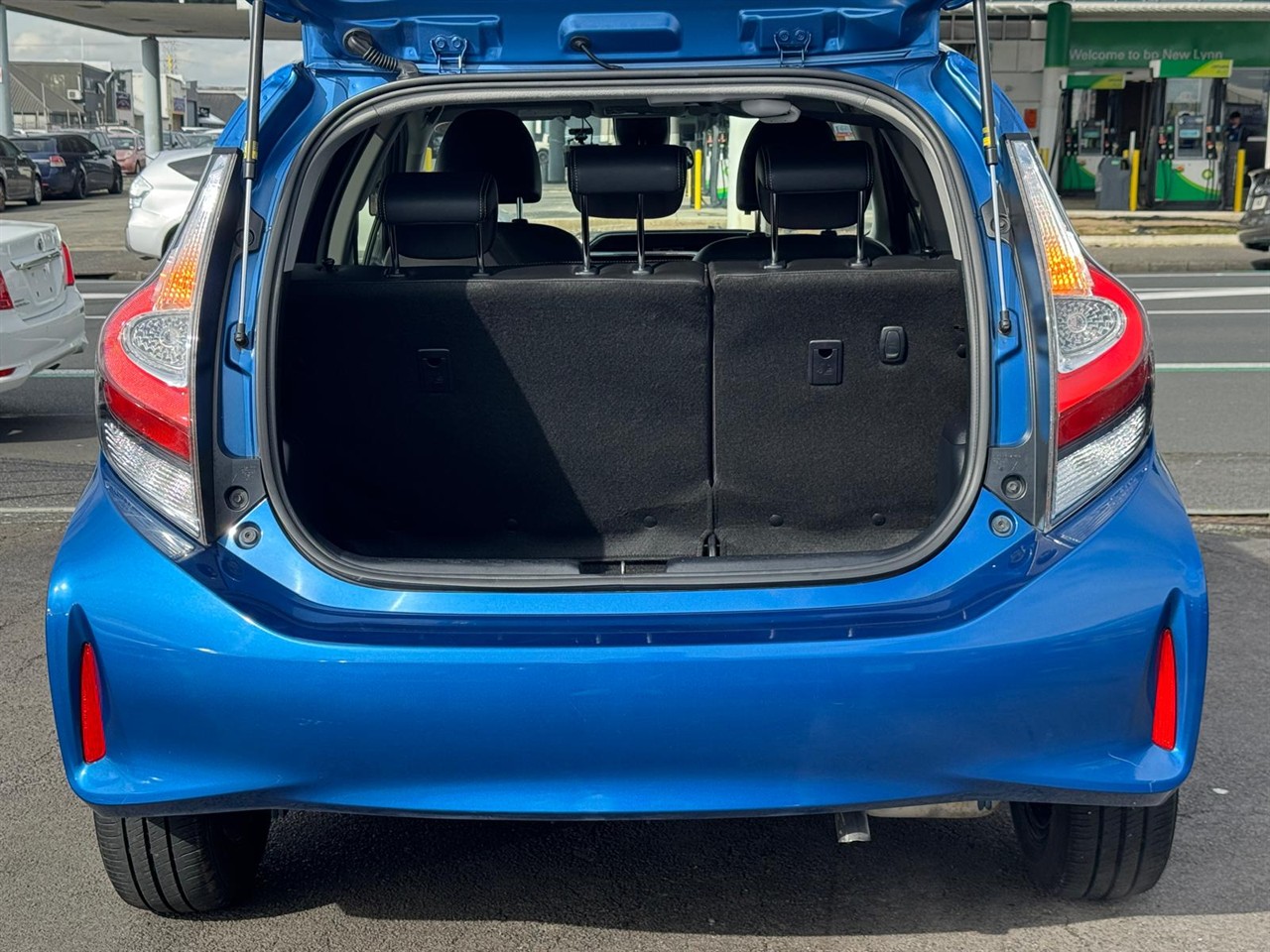 2017 Toyota Aqua thumbnail