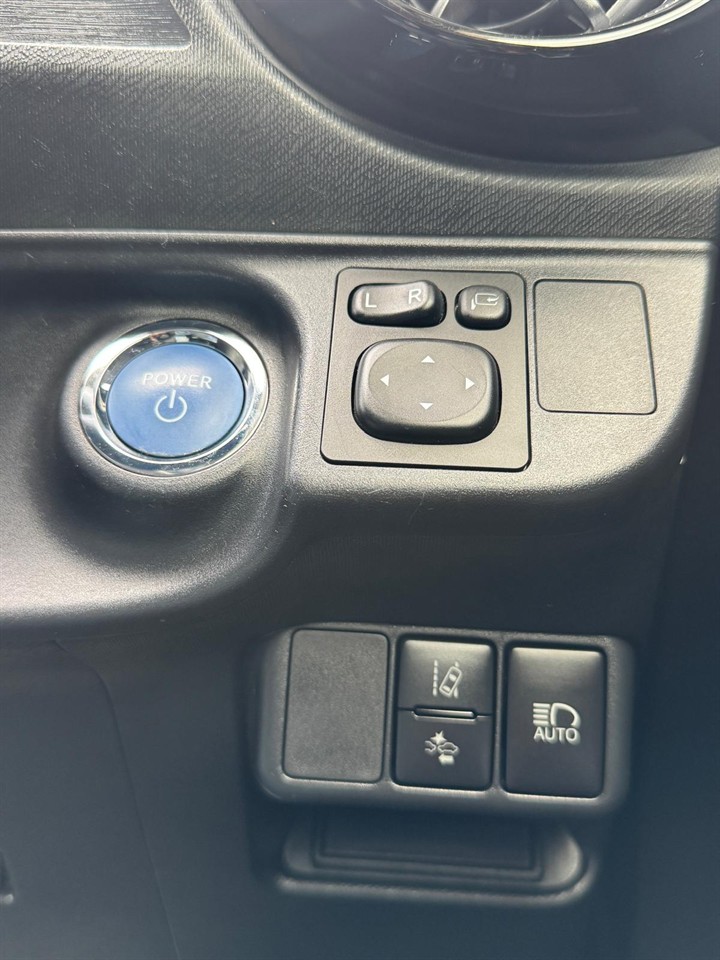 2017 Toyota Aqua thumbnail