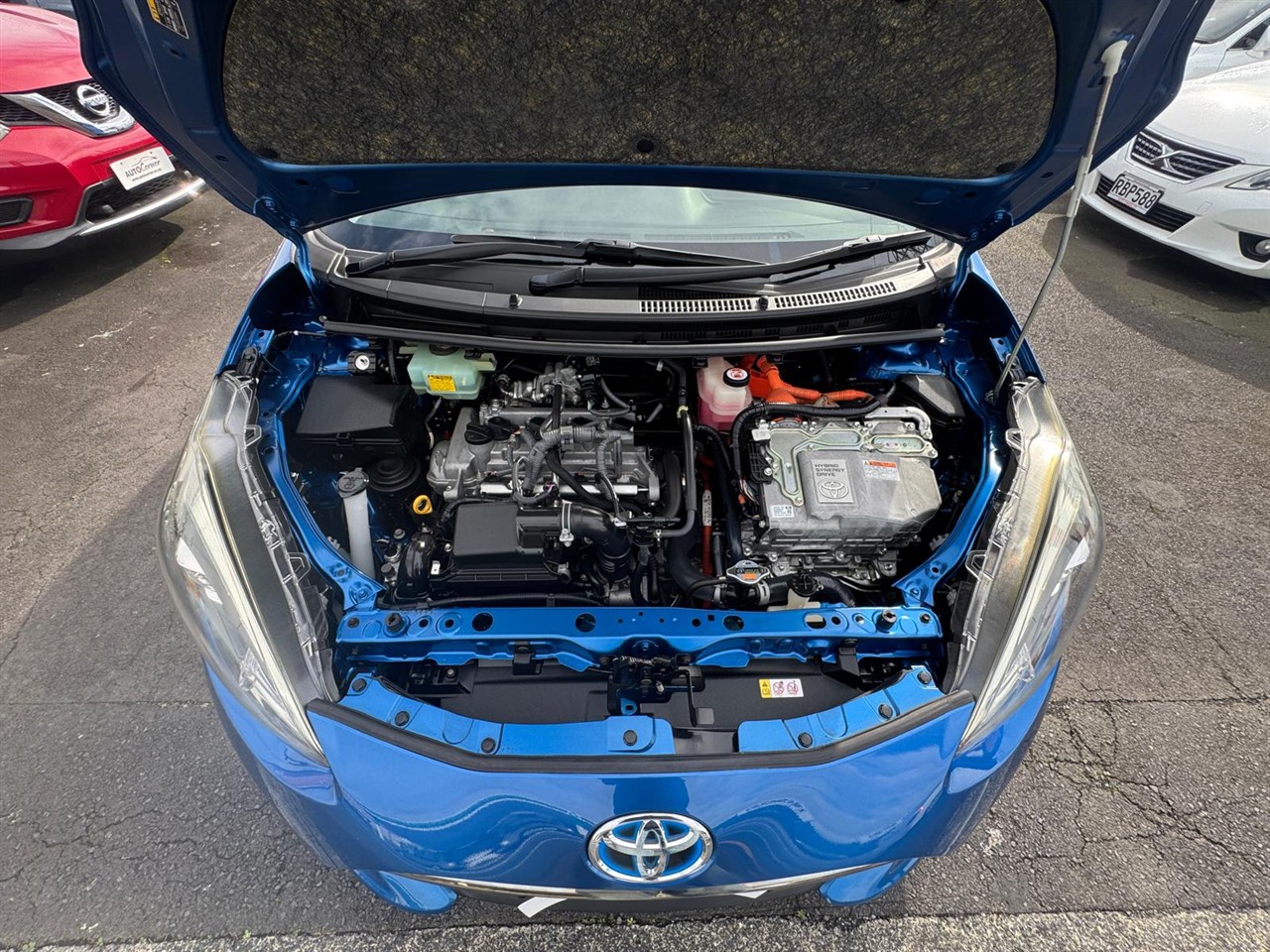 2017 Toyota Aqua thumbnail