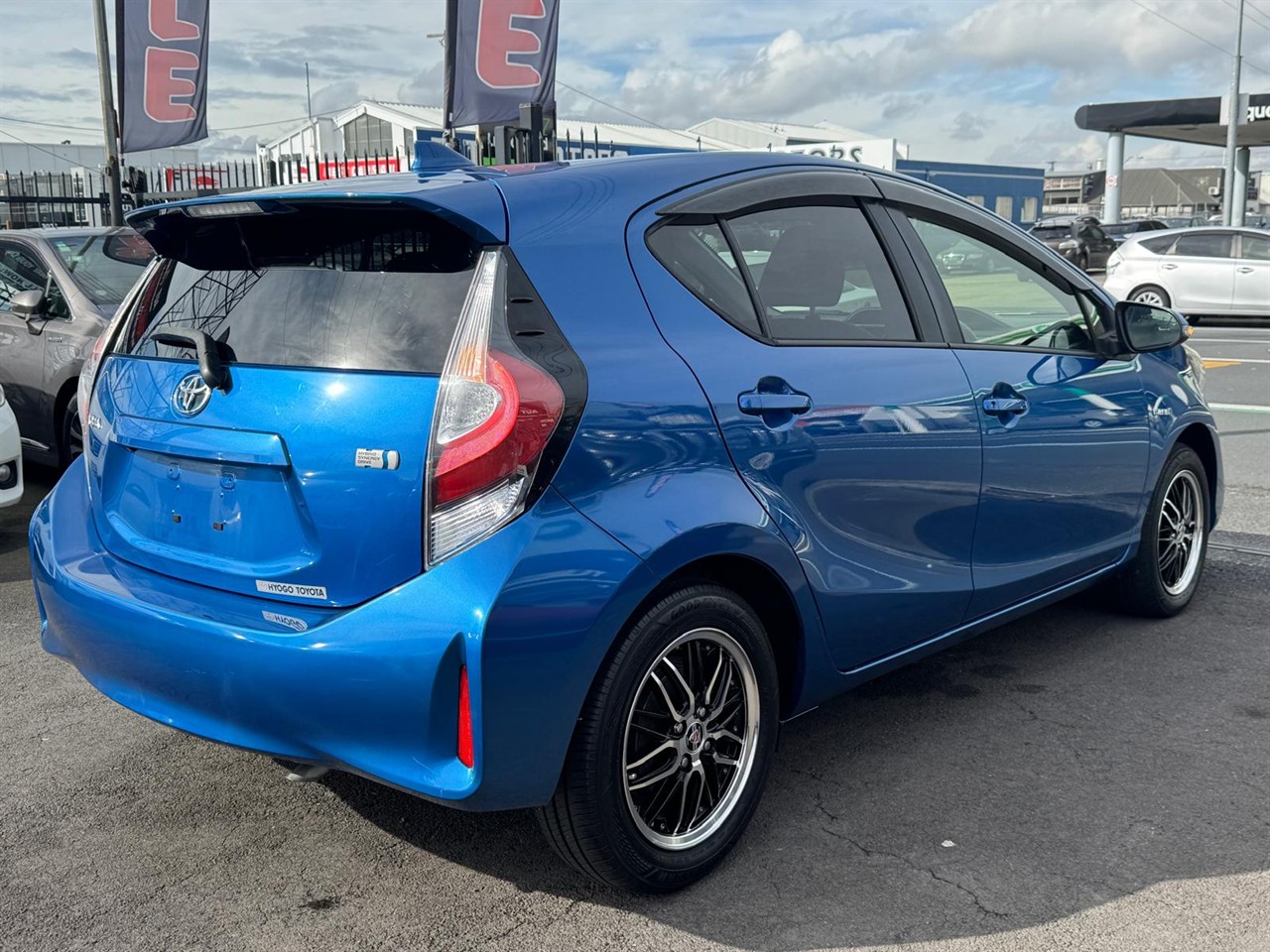 2017 Toyota Aqua thumbnail