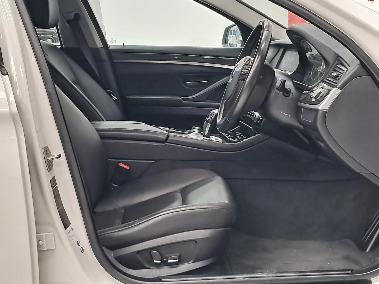 2011 BMW 523i thumbnail