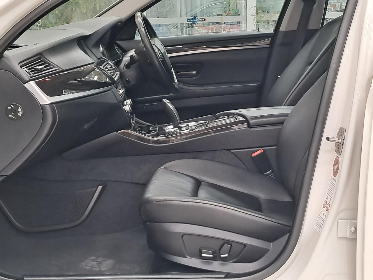 2011 BMW 523i thumbnail