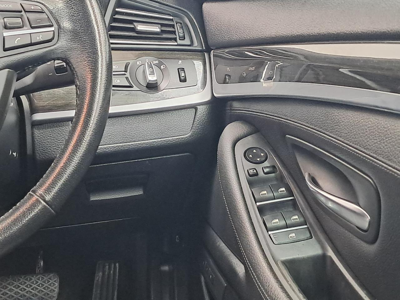 2011 BMW 523i thumbnail