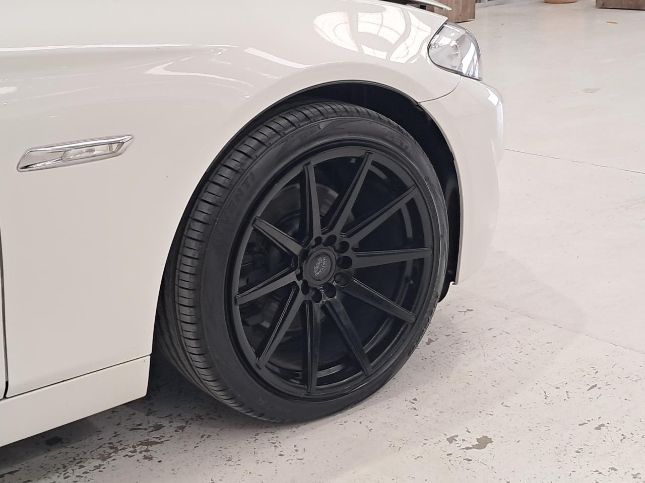 2011 BMW 523i thumbnail