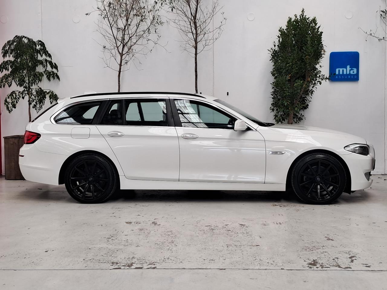 2011 BMW 523i thumbnail