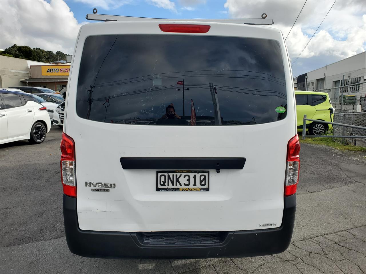 2016 Nissan NV350 thumbnail