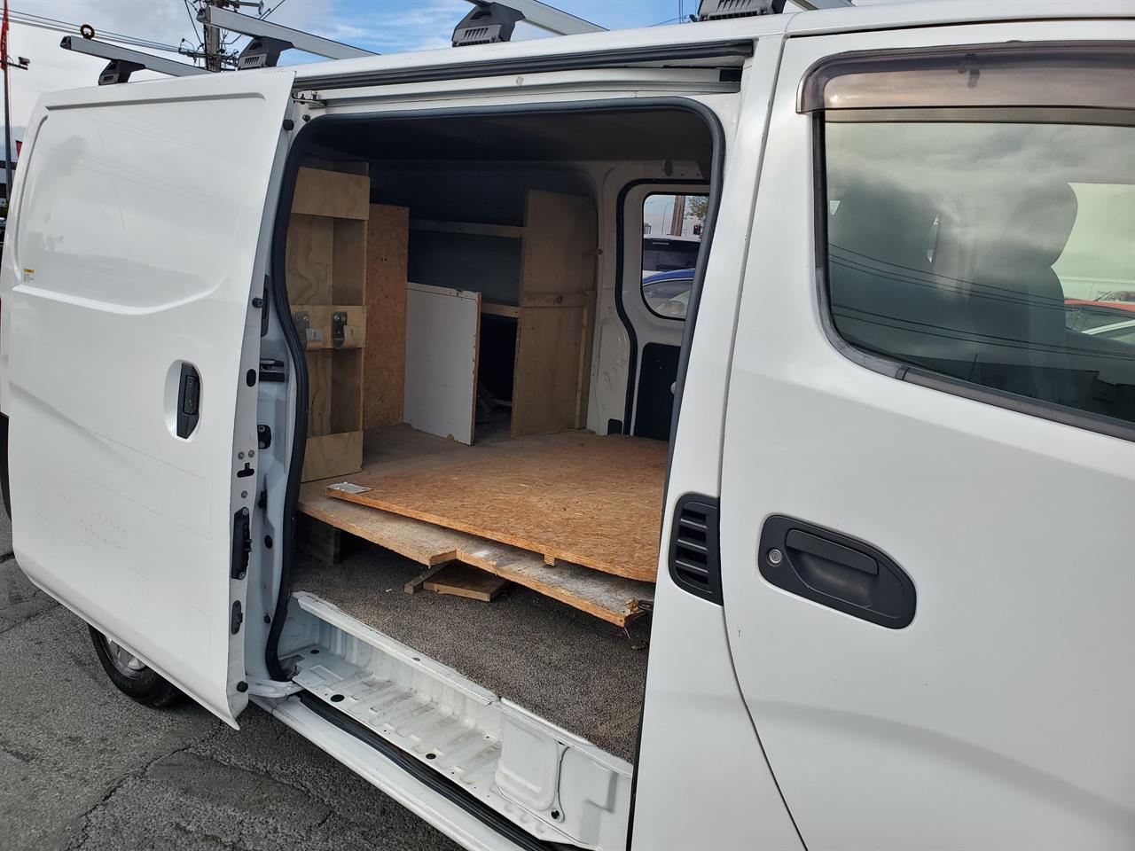 2016 Nissan NV350 thumbnail
