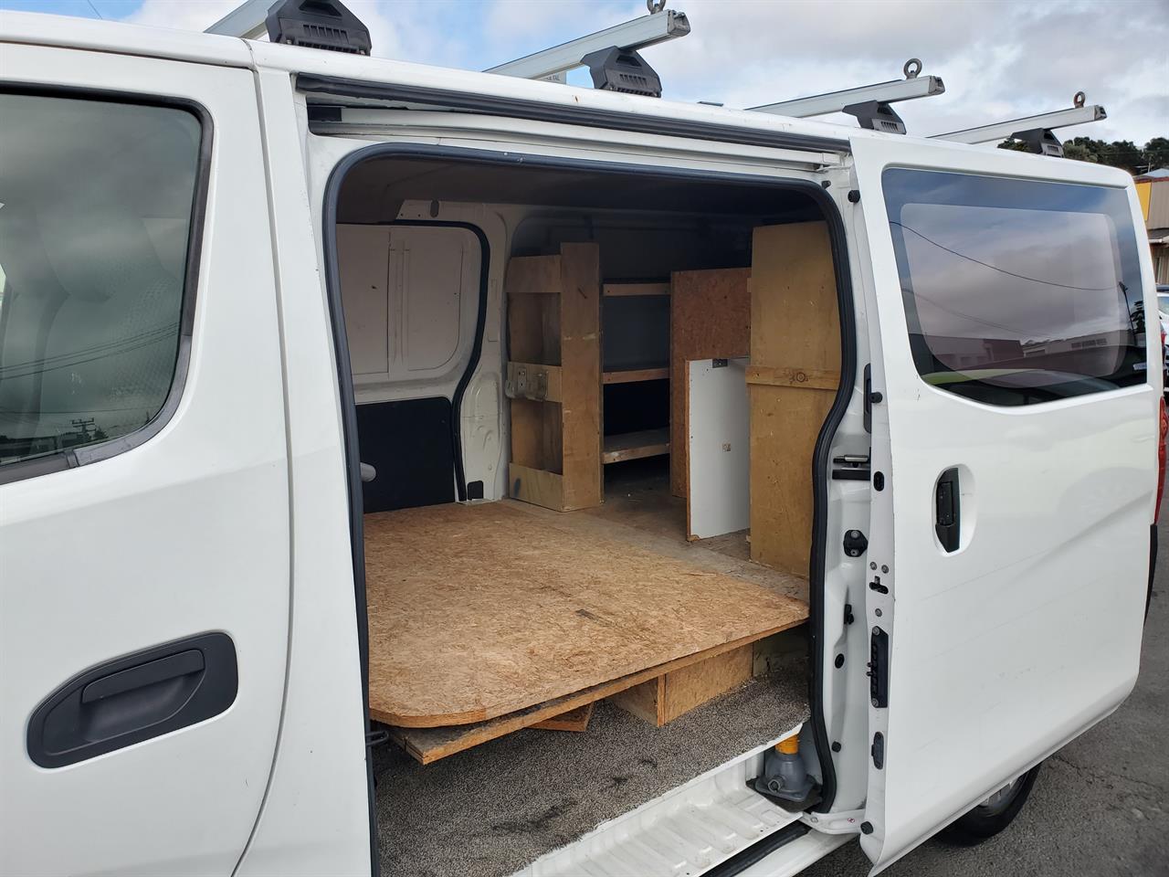 2016 Nissan NV350 thumbnail