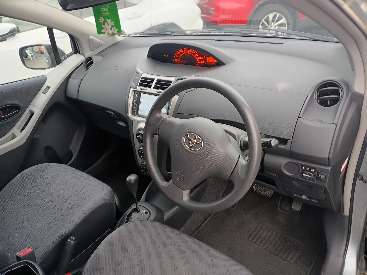2009 Toyota Vitz thumbnail