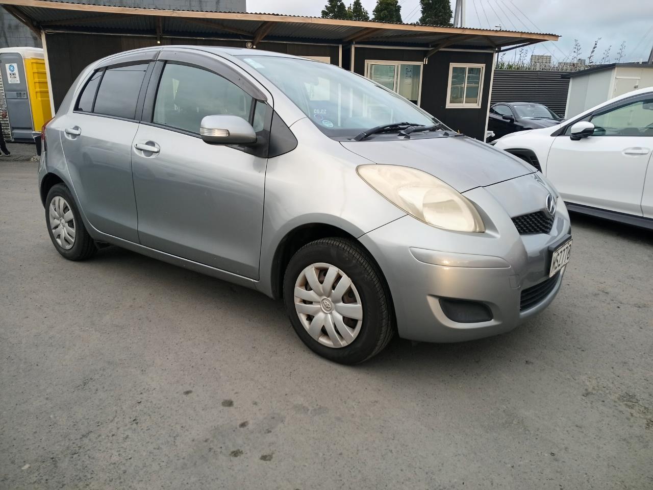 2009 Toyota Vitz thumbnail