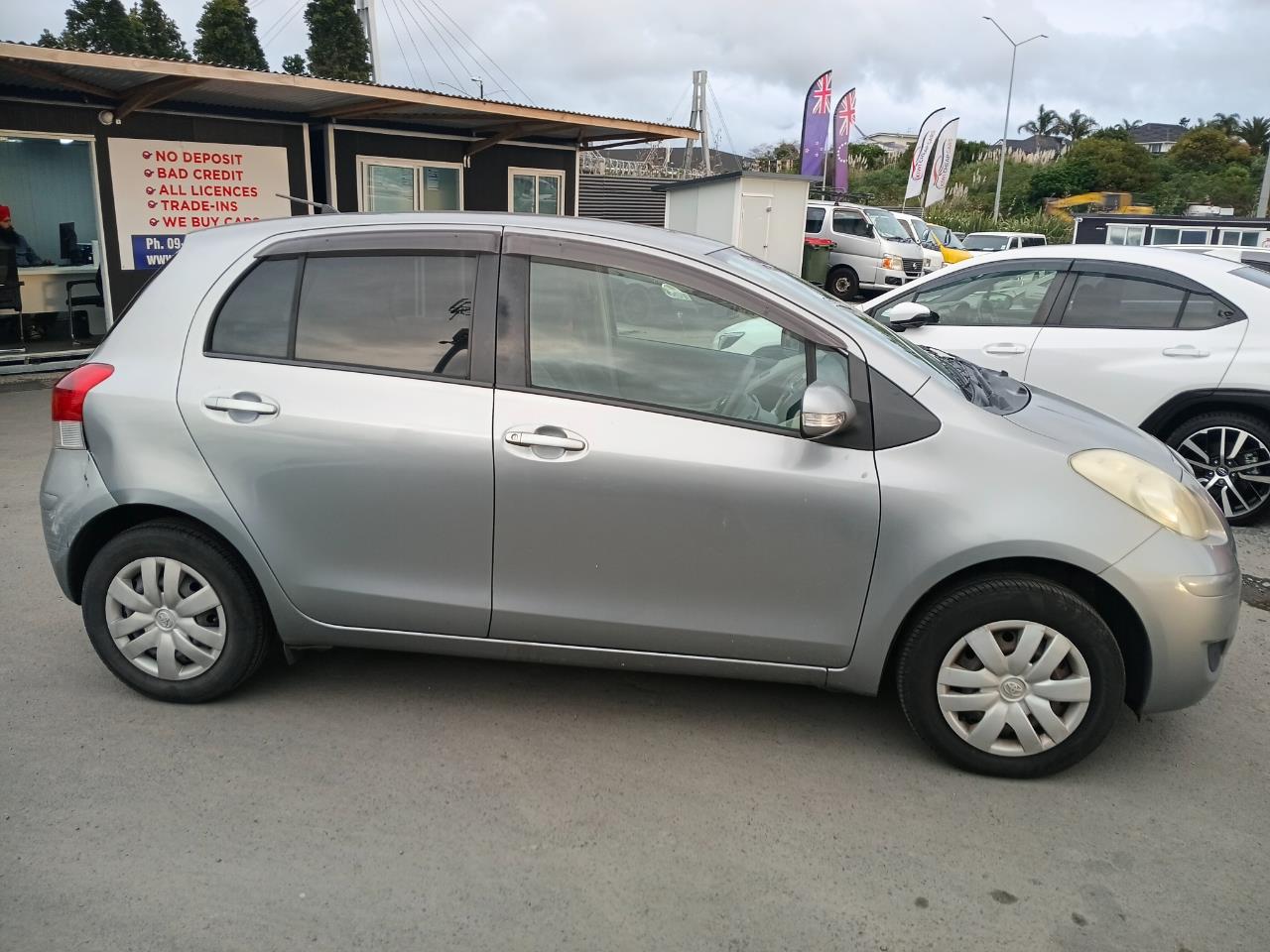 2009 Toyota Vitz thumbnail