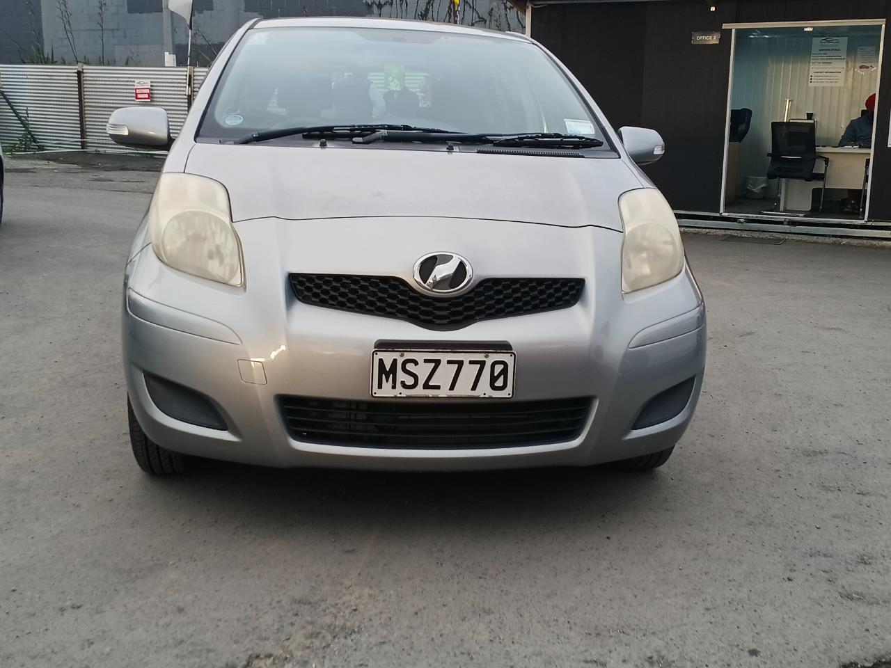 2009 Toyota Vitz thumbnail