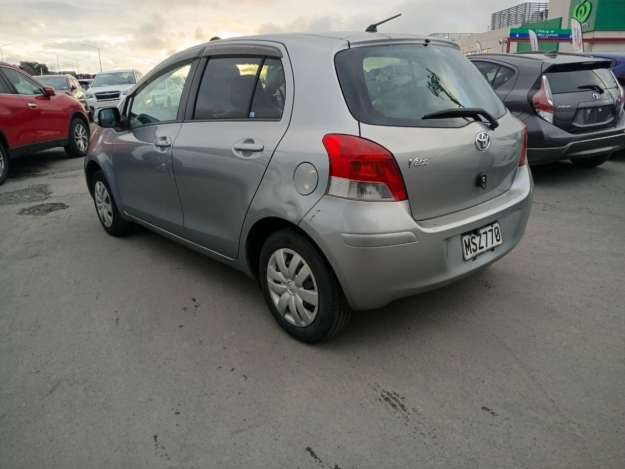 2009 Toyota Vitz thumbnail