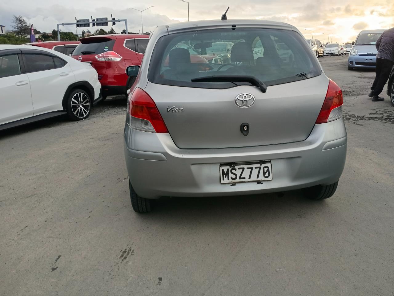 2009 Toyota Vitz thumbnail