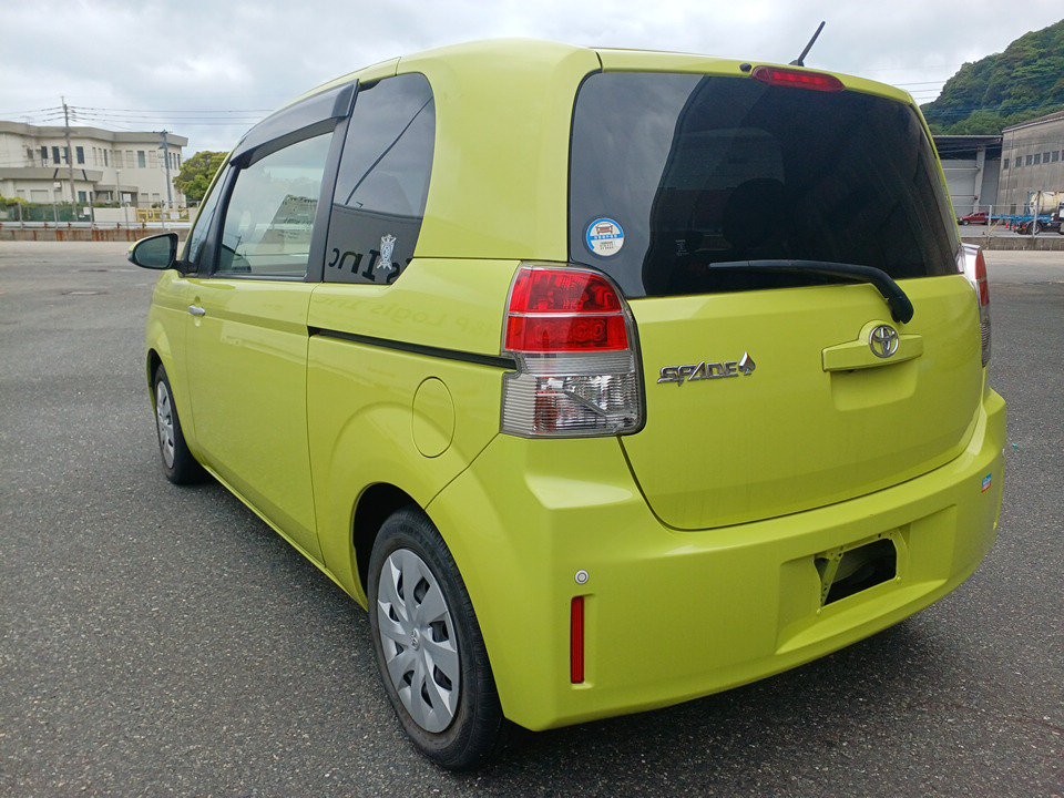 2015 Toyota SPADE thumbnail