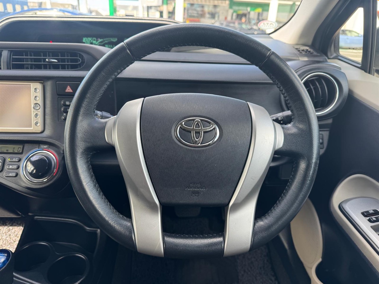 2013 Toyota Aqua thumbnail