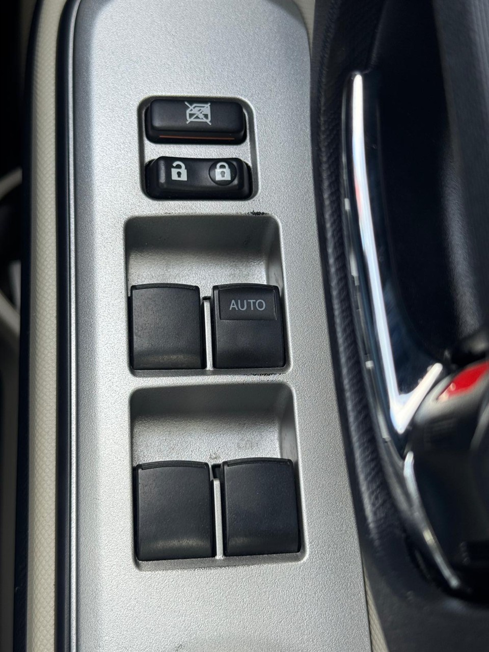 2013 Toyota Aqua thumbnail