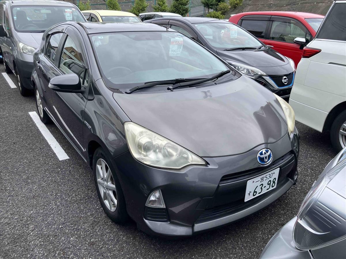 2013 Toyota Aqua thumbnail