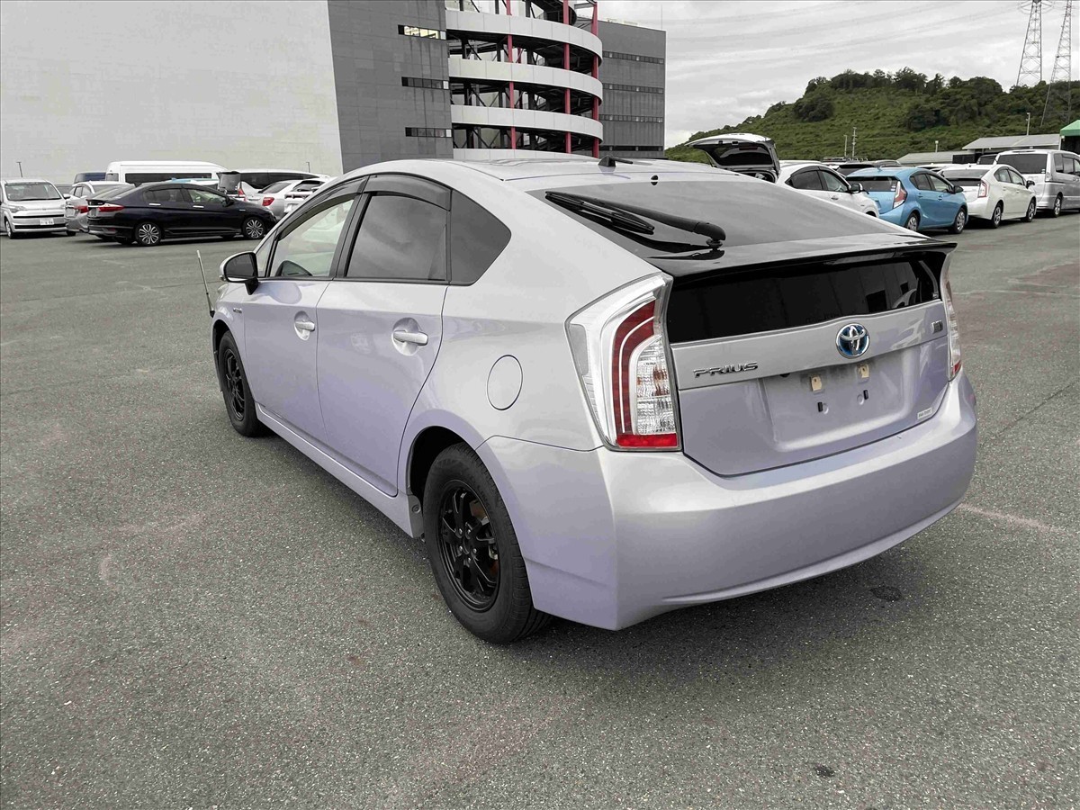 2015 Toyota PRIUS thumbnail