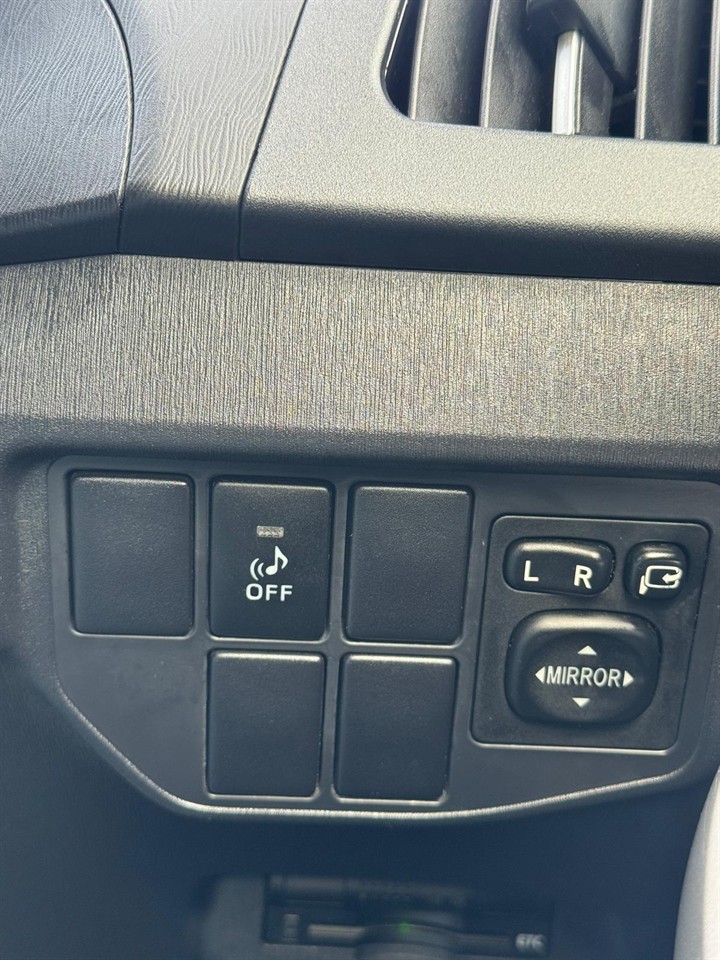 2014 Toyota PRIUS thumbnail
