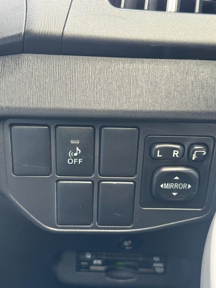 2015 Toyota PRIUS thumbnail