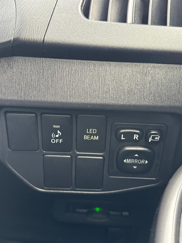 2014 Toyota Prius thumbnail