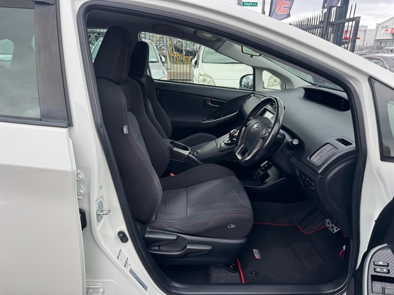 2014 Toyota Prius thumbnail