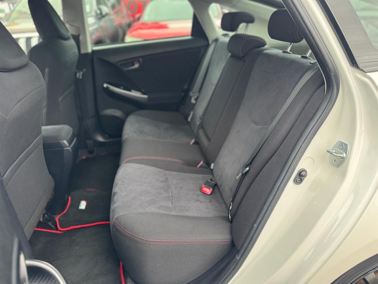 2014 Toyota Prius thumbnail