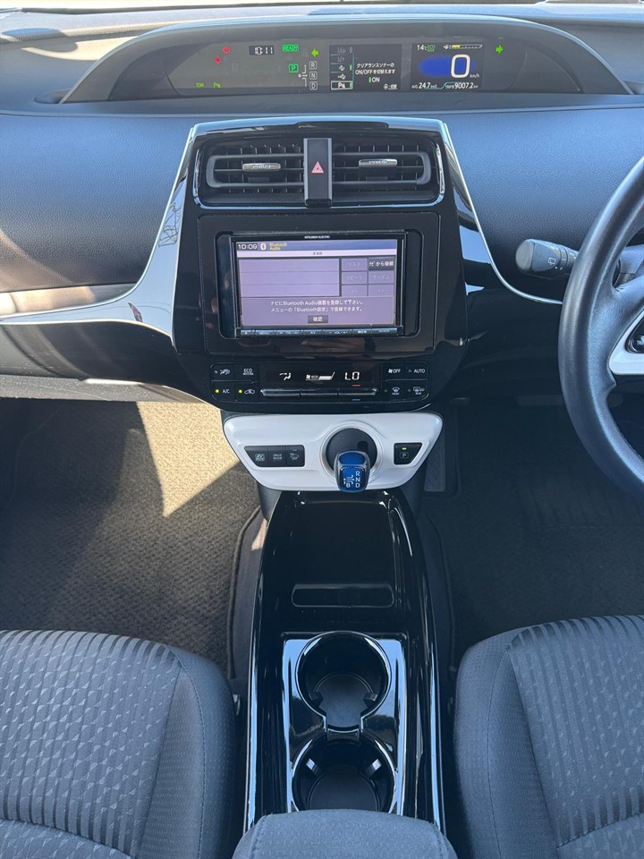 2018 Toyota PRIUS thumbnail