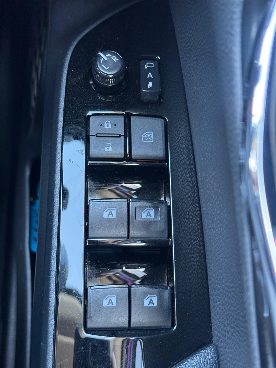 2018 Toyota PRIUS thumbnail