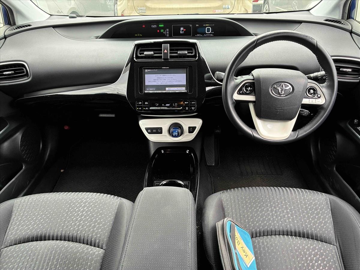 2018 Toyota PRIUS thumbnail