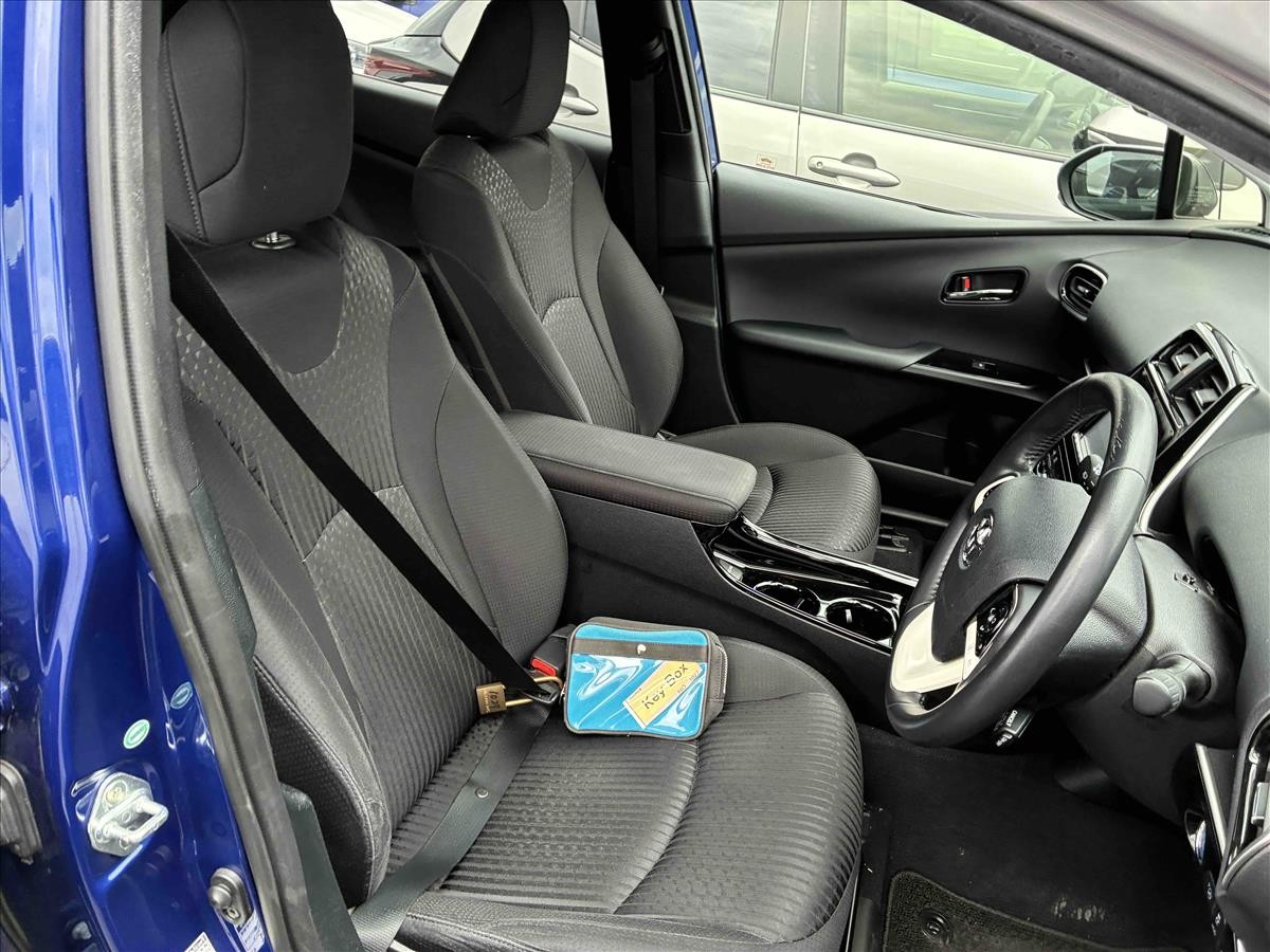 2018 Toyota PRIUS thumbnail