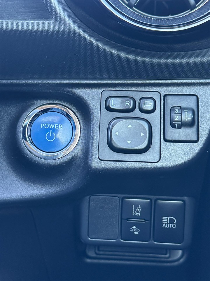 2020 Toyota Aqua thumbnail