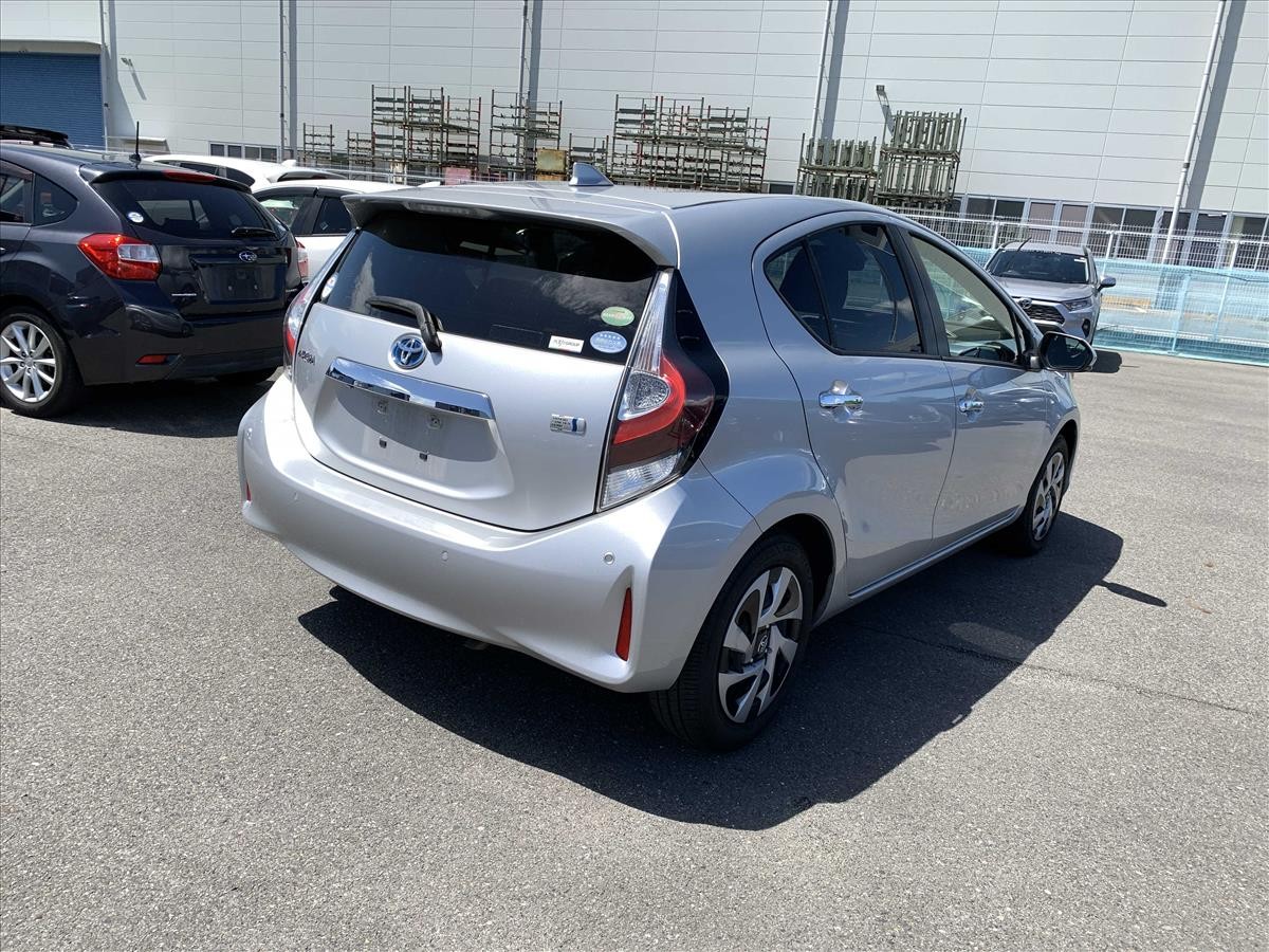 2020 Toyota Aqua thumbnail