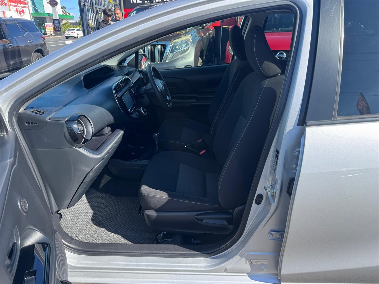 2020 Toyota Aqua thumbnail