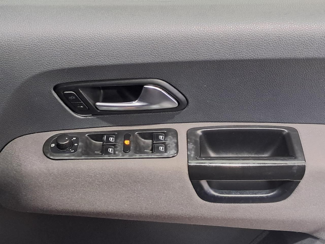 2012 Volkswagen Amarok thumbnail