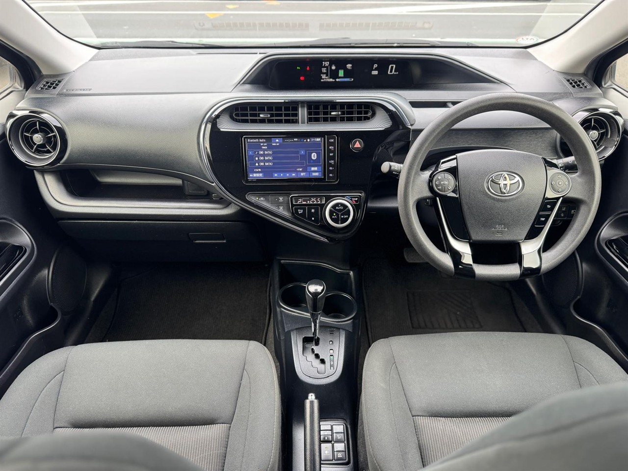 2019 Toyota Aqua thumbnail