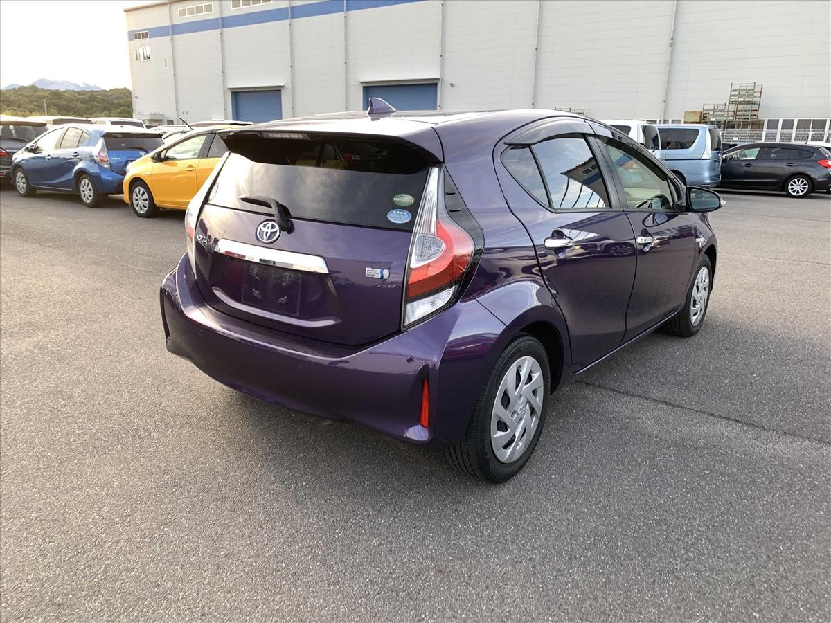 2019 Toyota Aqua thumbnail