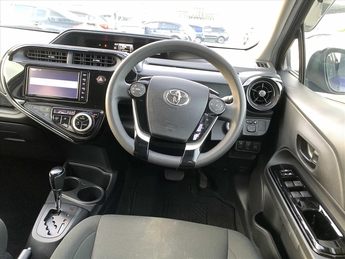 2019 Toyota Aqua thumbnail