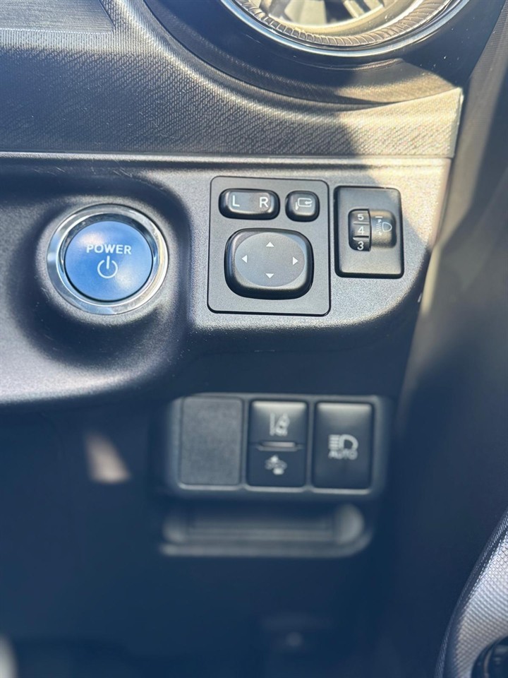 2020 Toyota Aqua thumbnail