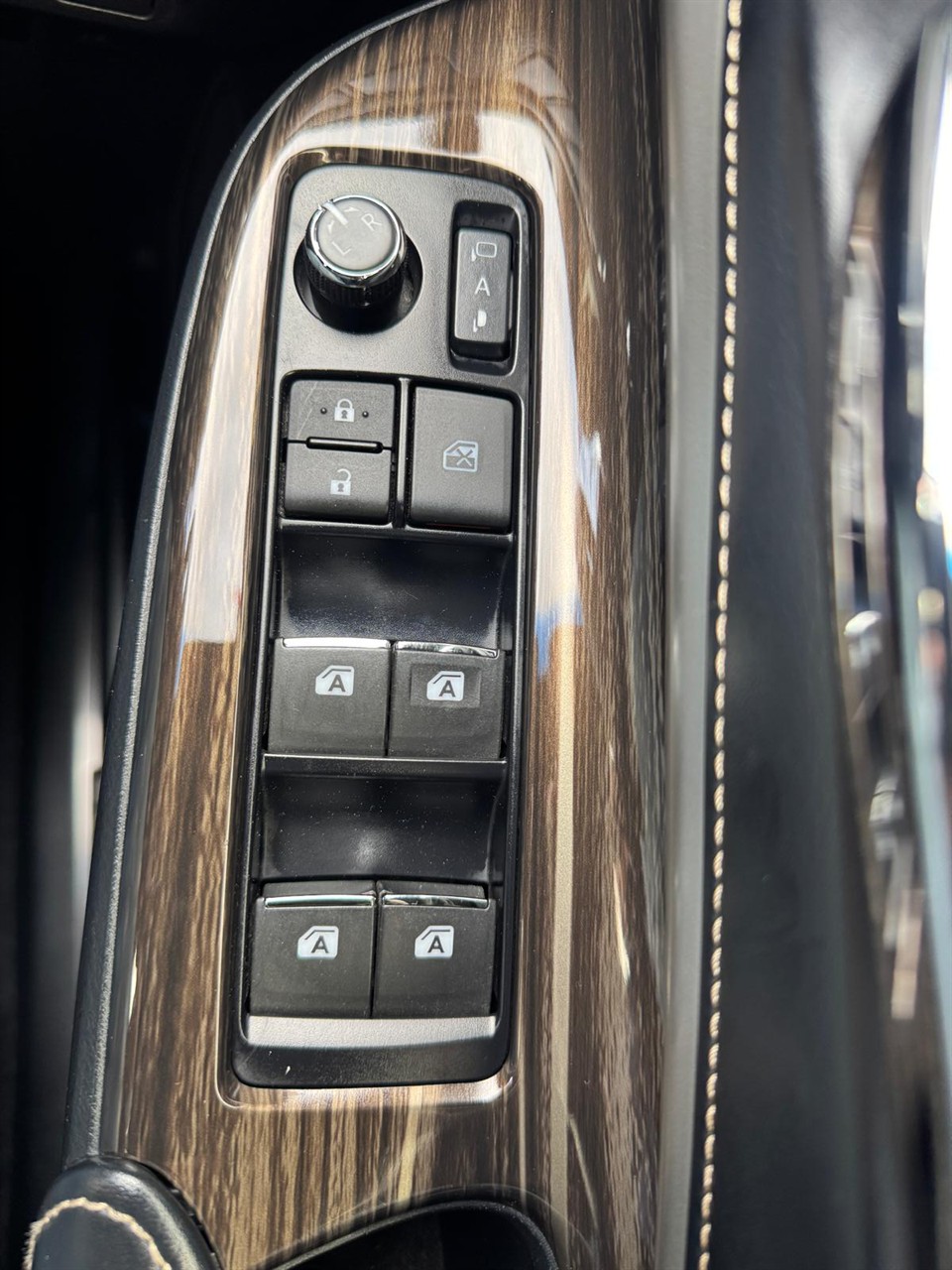 2014 Toyota HARRIER thumbnail
