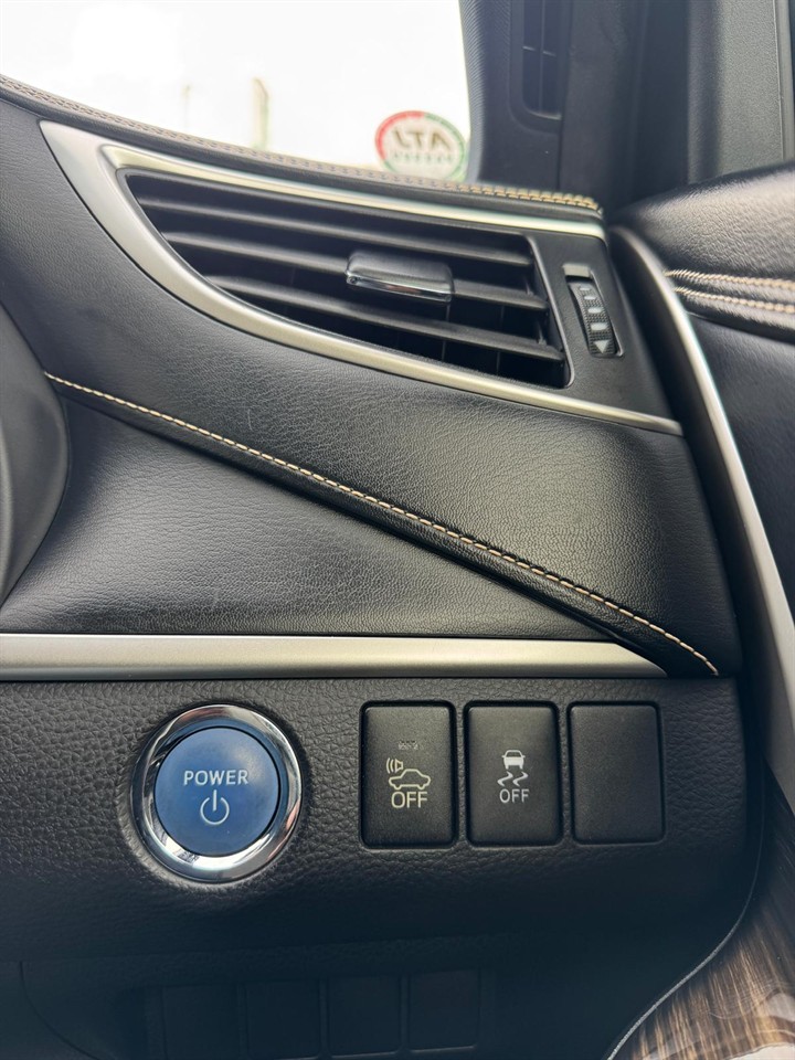 2014 Toyota HARRIER thumbnail