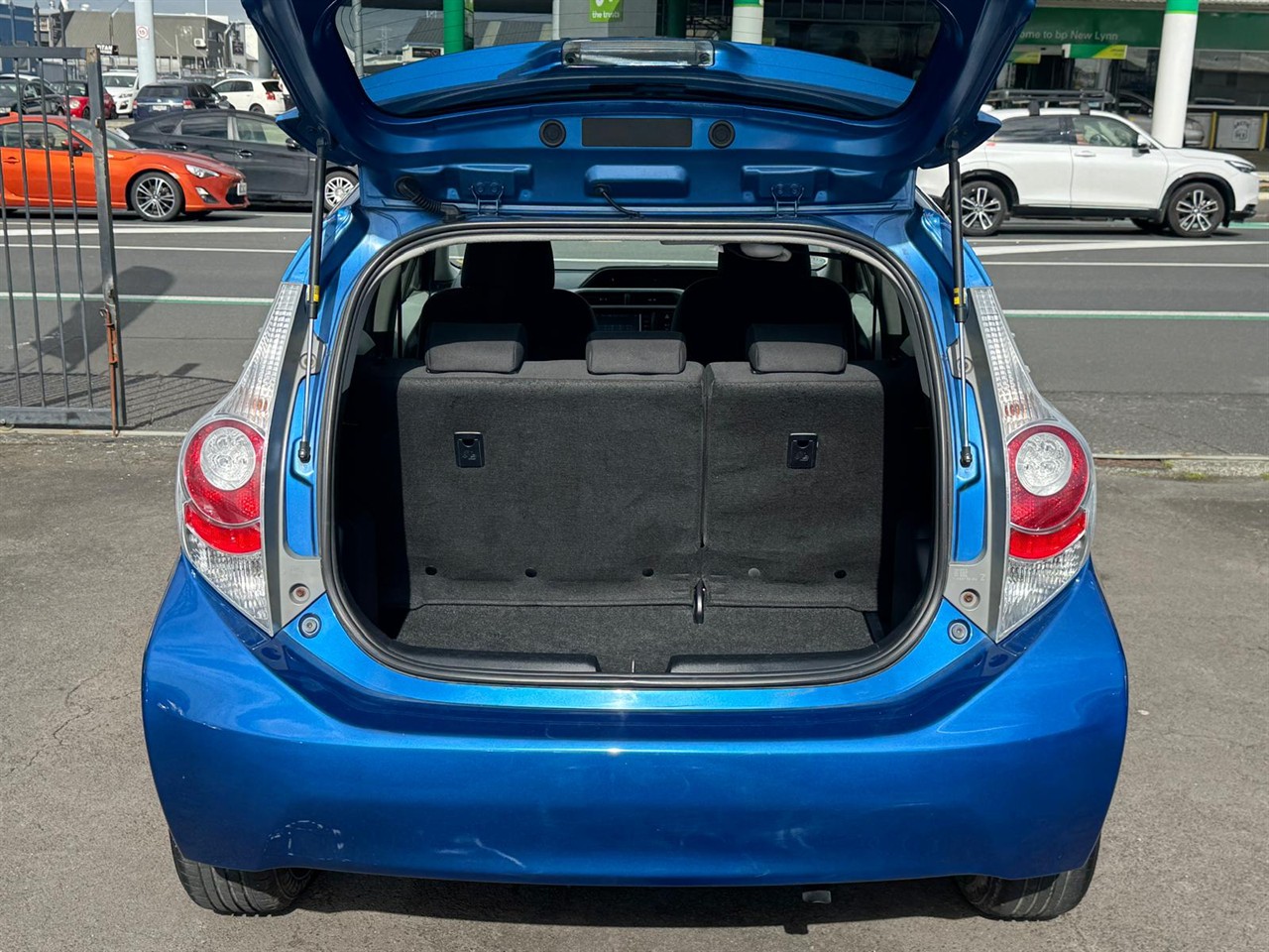 2013 Toyota Aqua thumbnail
