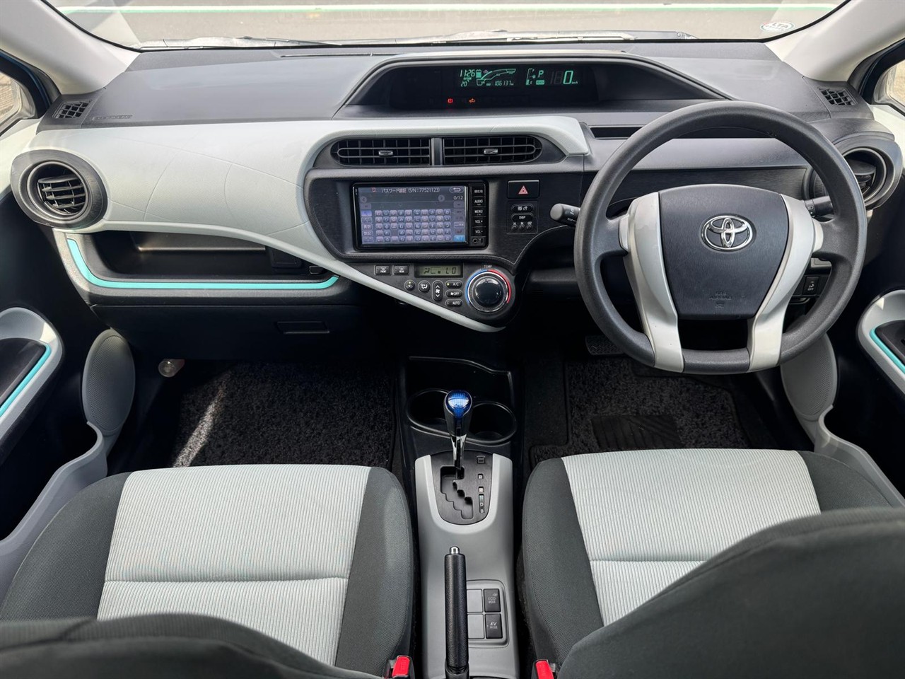 2013 Toyota Aqua thumbnail