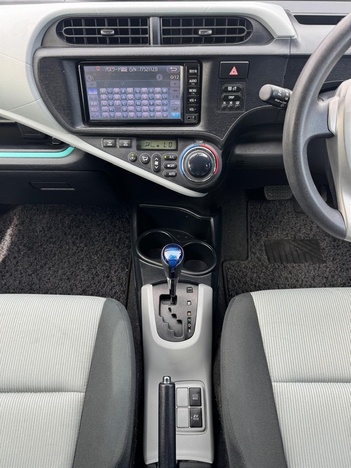 2013 Toyota Aqua thumbnail