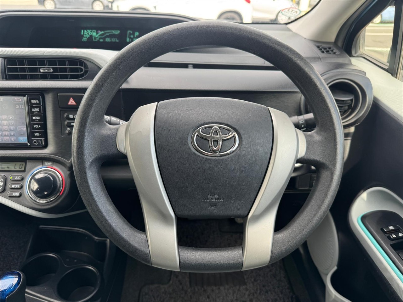 2013 Toyota Aqua thumbnail