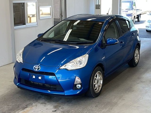 2013 Toyota Aqua thumbnail