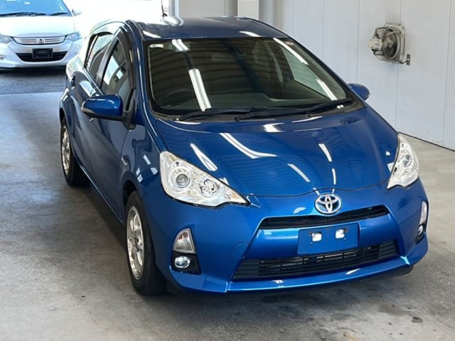 2013 Toyota Aqua thumbnail