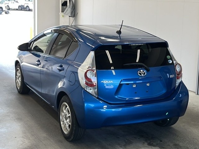 2013 Toyota Aqua thumbnail